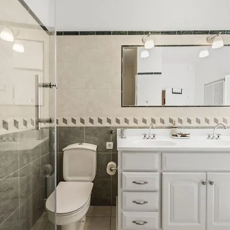 Anna Varos By Interhome *