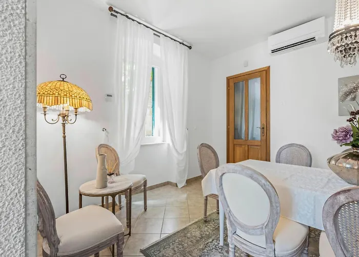 아파트 Anna Varos By Interhome