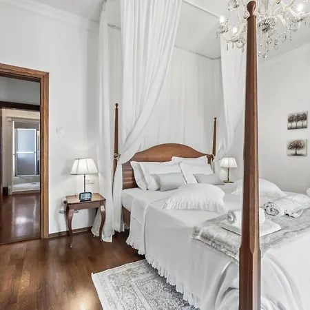 Anna Varos By Interhome *