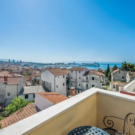 Anna Varos By Interhome Split