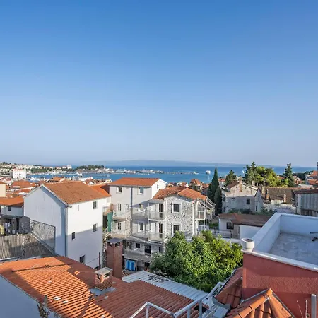 Anna Varos By Interhome *