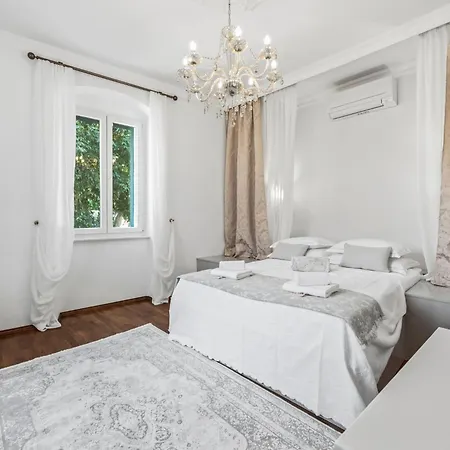 Anna Varos By Interhome شقة *